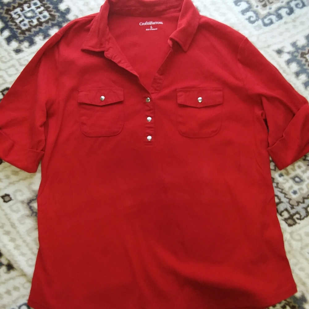 1/4 sleeve Polo style shirt